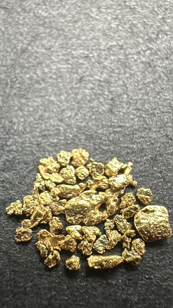 砂金　自然金　大小様々 4.53gの採掘家の集めた小さな粗選別の砂金・自然金 - 自然金と金塊販売