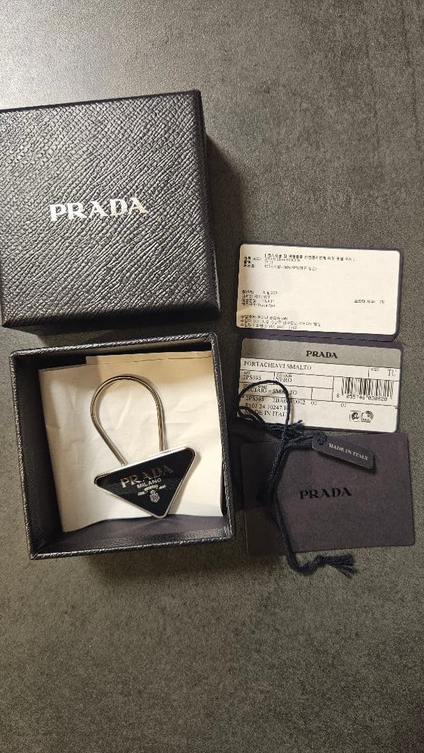 新品未使用　PRADA エナメルメタル　キーリング