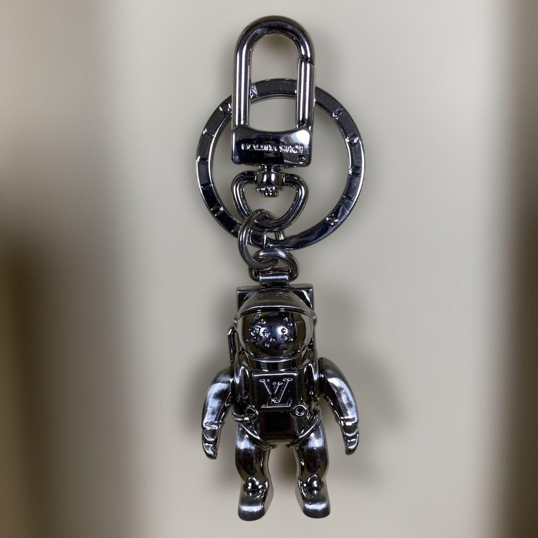 Louis Vuitton 宇宙飛行士キーホルダー箱付き LOUIS VUITTON（ルイ・ヴィトン） MP2213 ロゴ スペースマン 宇宙飛行