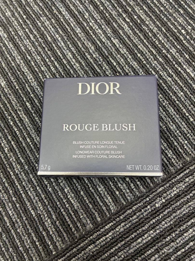 新品未使用　ディオールスキン　ルージュ　ブラッシュ　トリンオフサテン388 限定