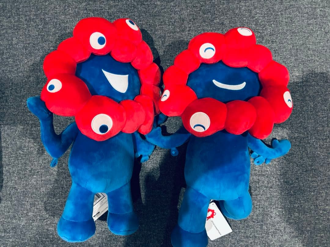 ミャクミャク プライズ BIGぬいぐるみ　２体セット