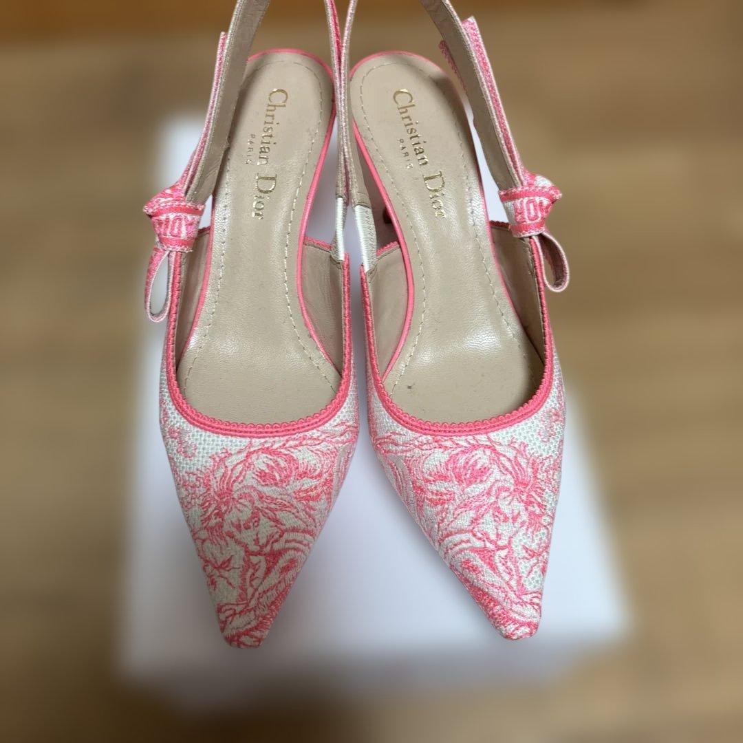 Dior ピンク スリングバック ハイヒール 37 ディオール「J'Adior」パンプスに鮮やかピンクの新作、“刺繍入りリボン