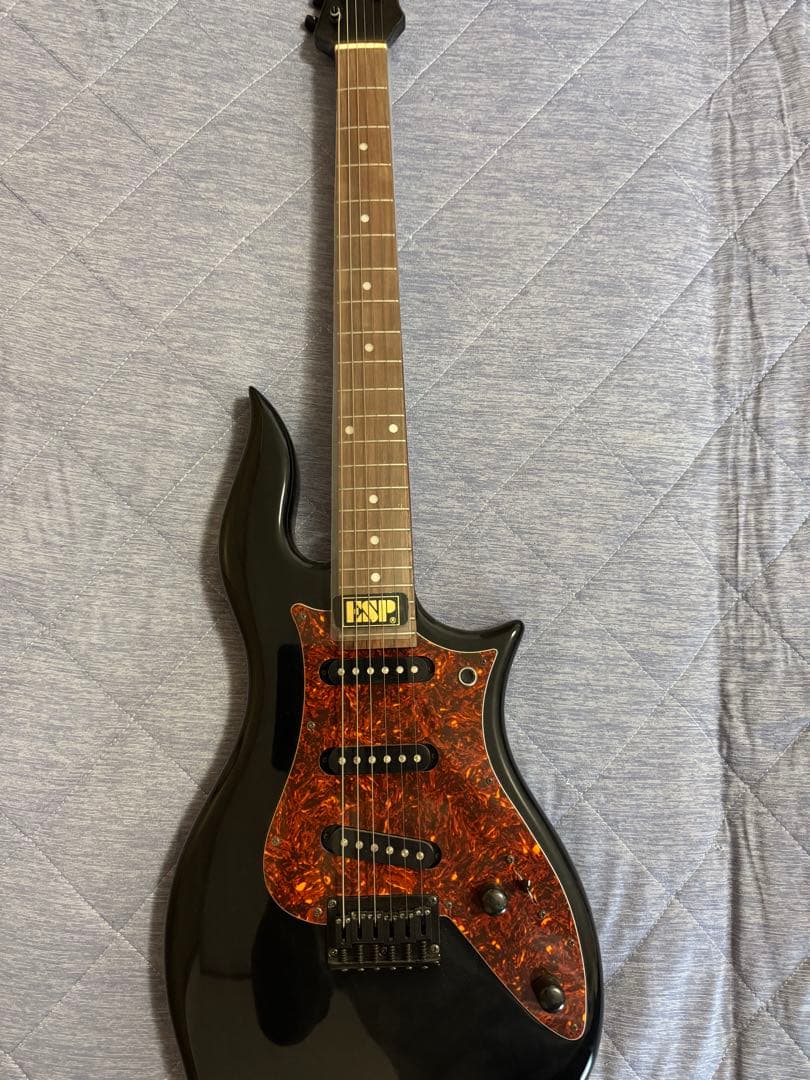 激レアEdwards FANATIC CRISIS和也モデルエレキギター これ見たことある人いる？このEdwardsの日本のアーティスト