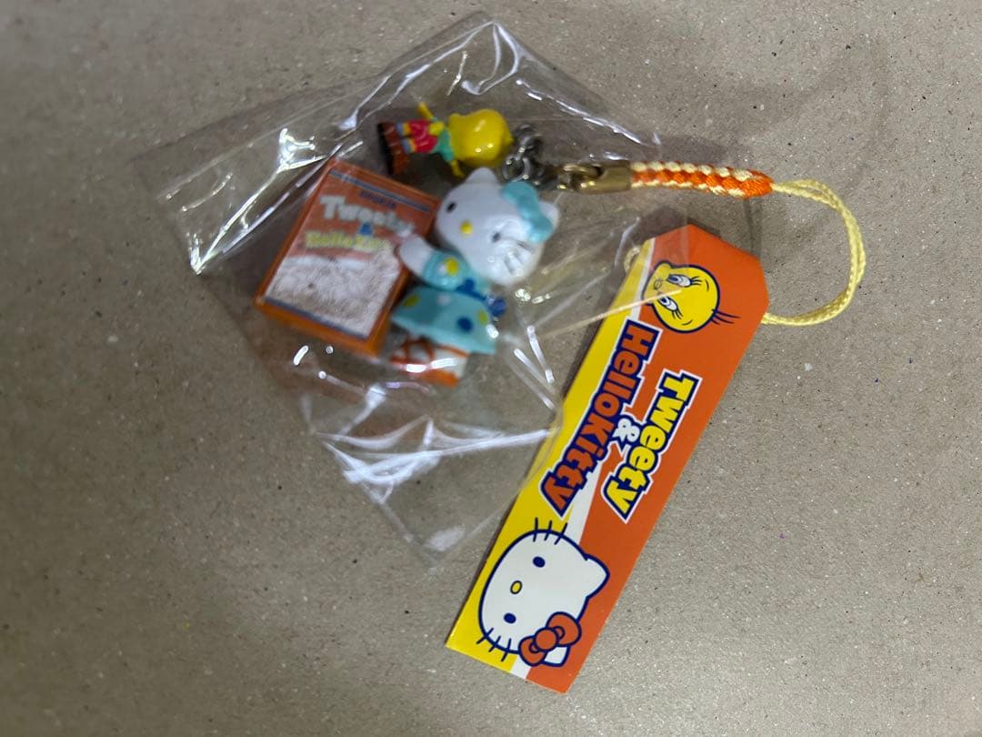 tweety & hallo kitty コラボ キーホルダー レア商品