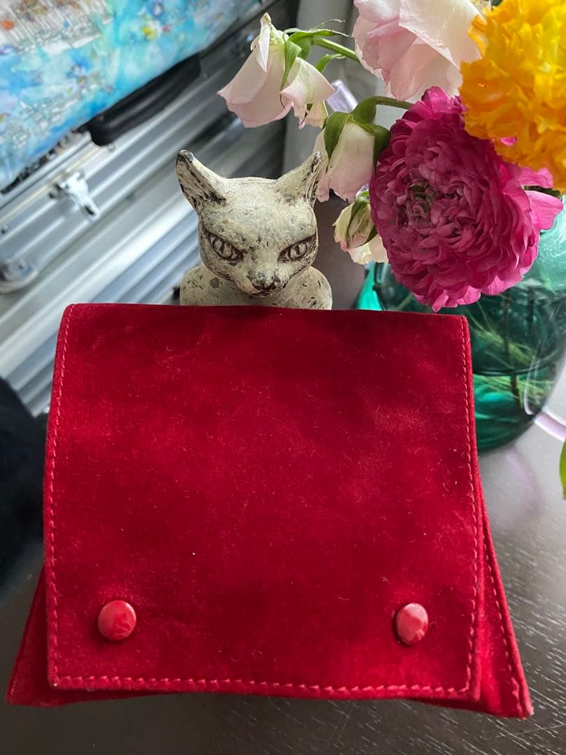 Cartier カルティエ 赤 スエード フラップポーチ - メルカリ