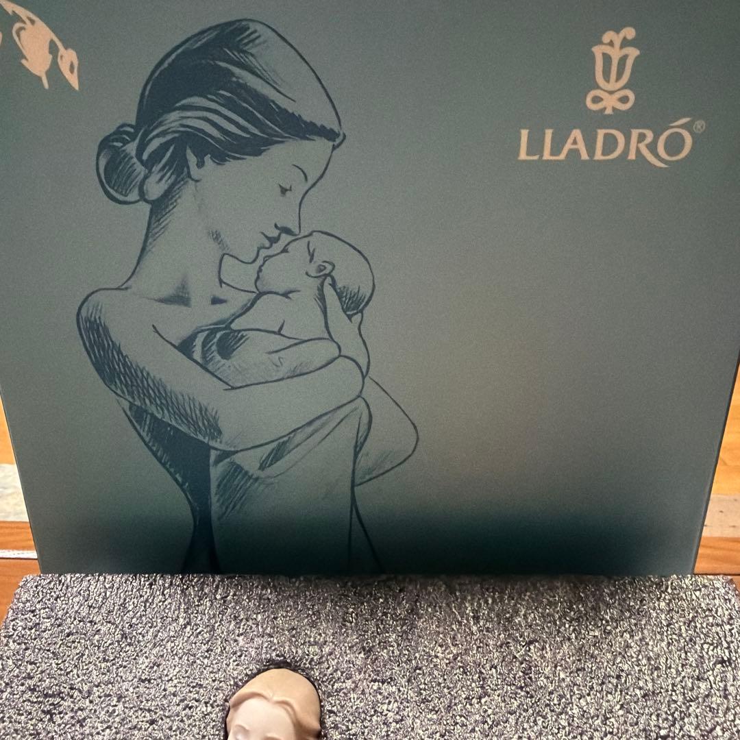 高騰中 最終値下げ！LLADRÓ 母と子の像 ポーセリン製 JS2591457295