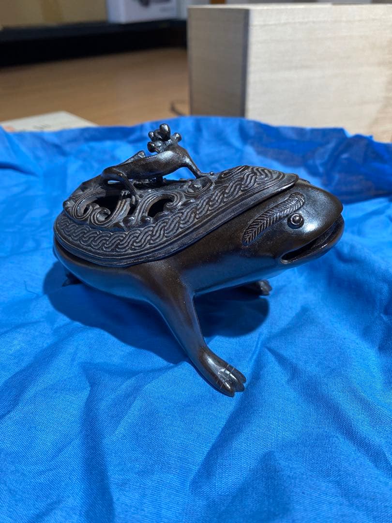 三つ足の蛙　国宝レプリカ