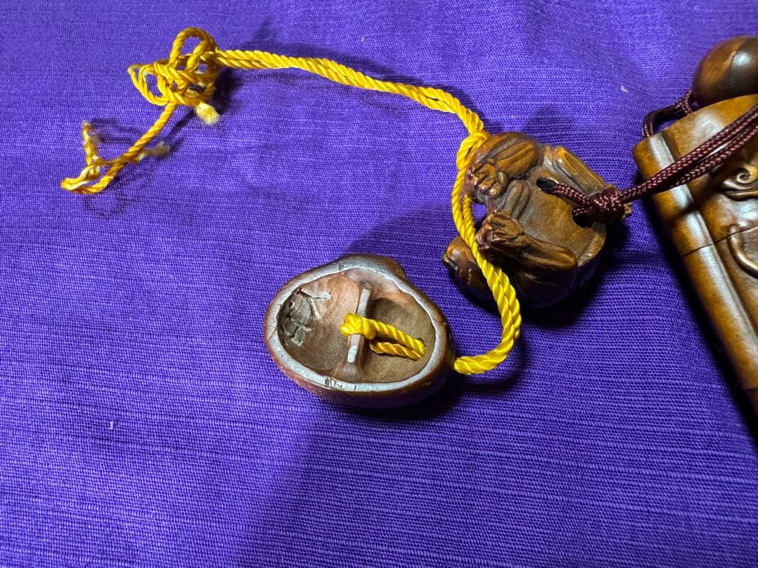 時代物 木彫 虎図 印籠根付 宏中在銘（提げま物煙管煙草入れ