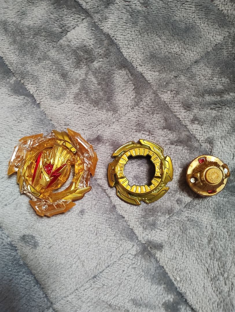 ベイブレードバースト　アルティメットヴァルキリー　ゴールド