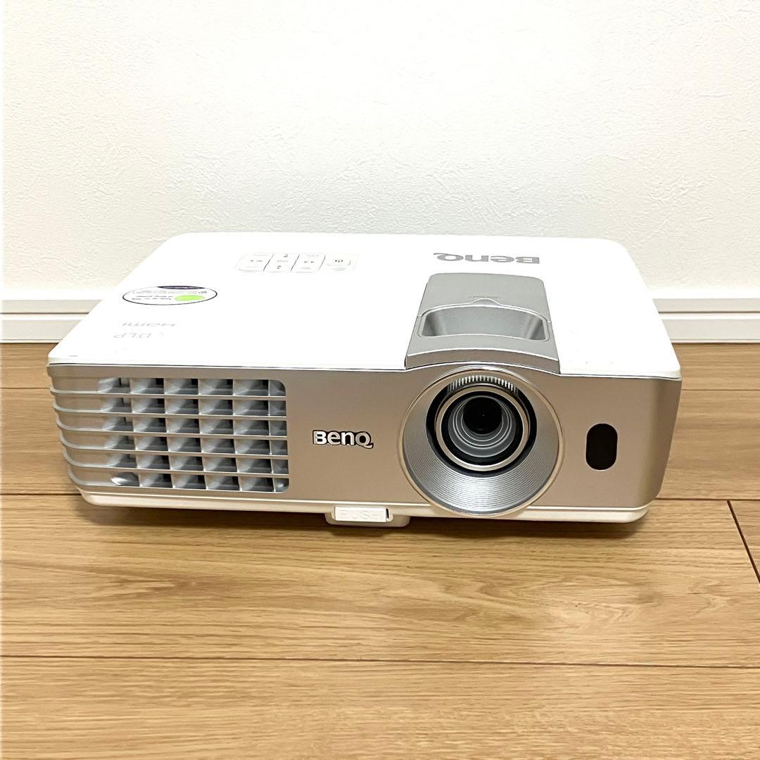 BenQ ペンキュー プロジェクター W1070 ランプ時間5時間！ - メルカリ