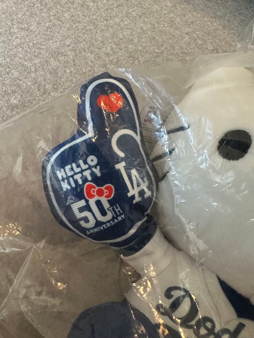 ドジャース ハローキティぬいぐるみ - メルカリ