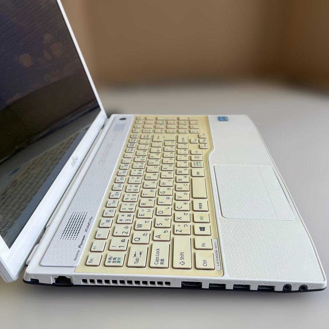 ☆格安WinXP☆富士通15.6インチ大画面第3世代i7PC☆長時間バッテリー付