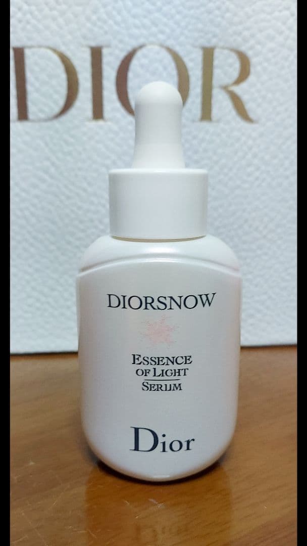 美容液 Dior  ESSENCE OF LIGHT SERUM 30ml