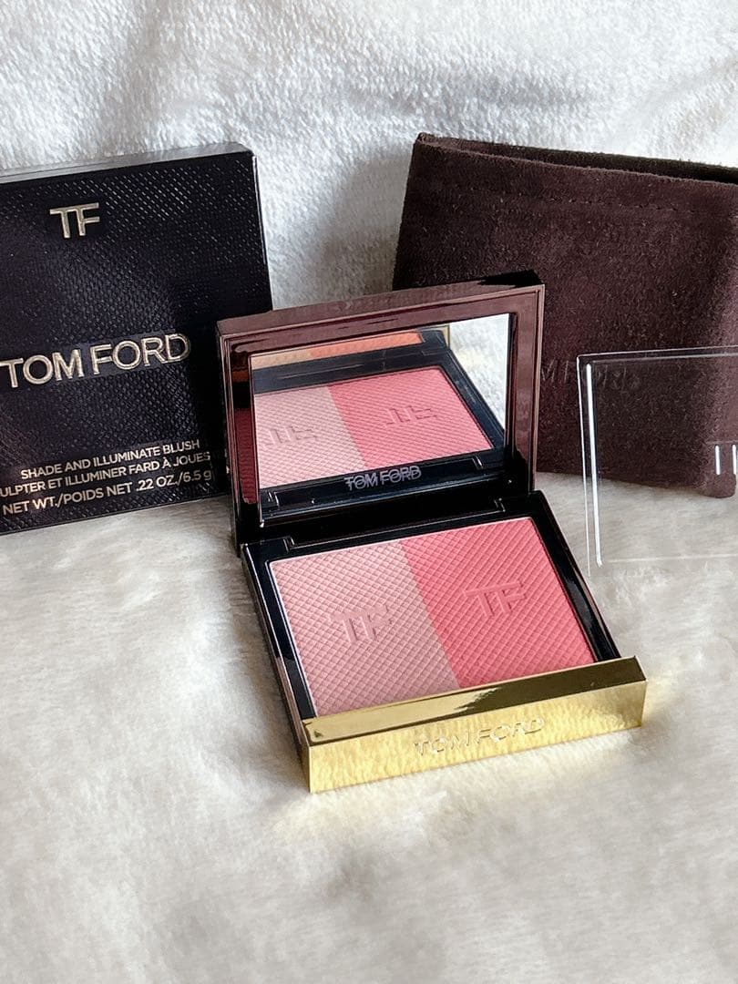 トムフォード tom ford シェイド アンド イルミネイト ブラッシュ02
