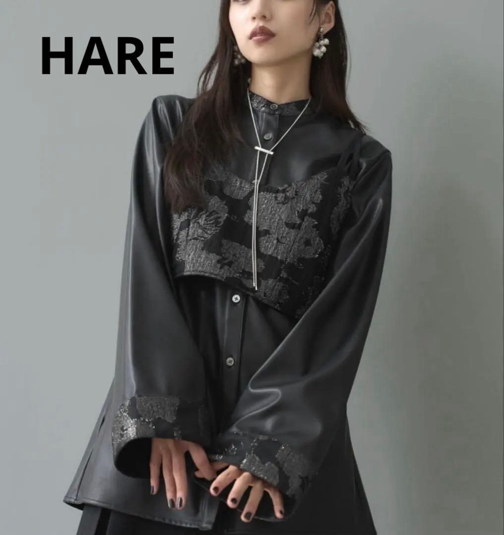 【美品】HARE 2Pビスチェ　イソザイチュニックシャツ &ビスチェセット　黒 HARE（ハレ）の「2Pビスチェ＊イソザイチュニックシャツ(HARE)（シャツ