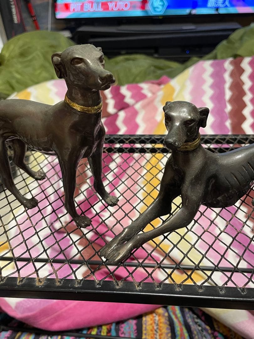 犬 グレイハウンドのブロンズ？置物2体セット