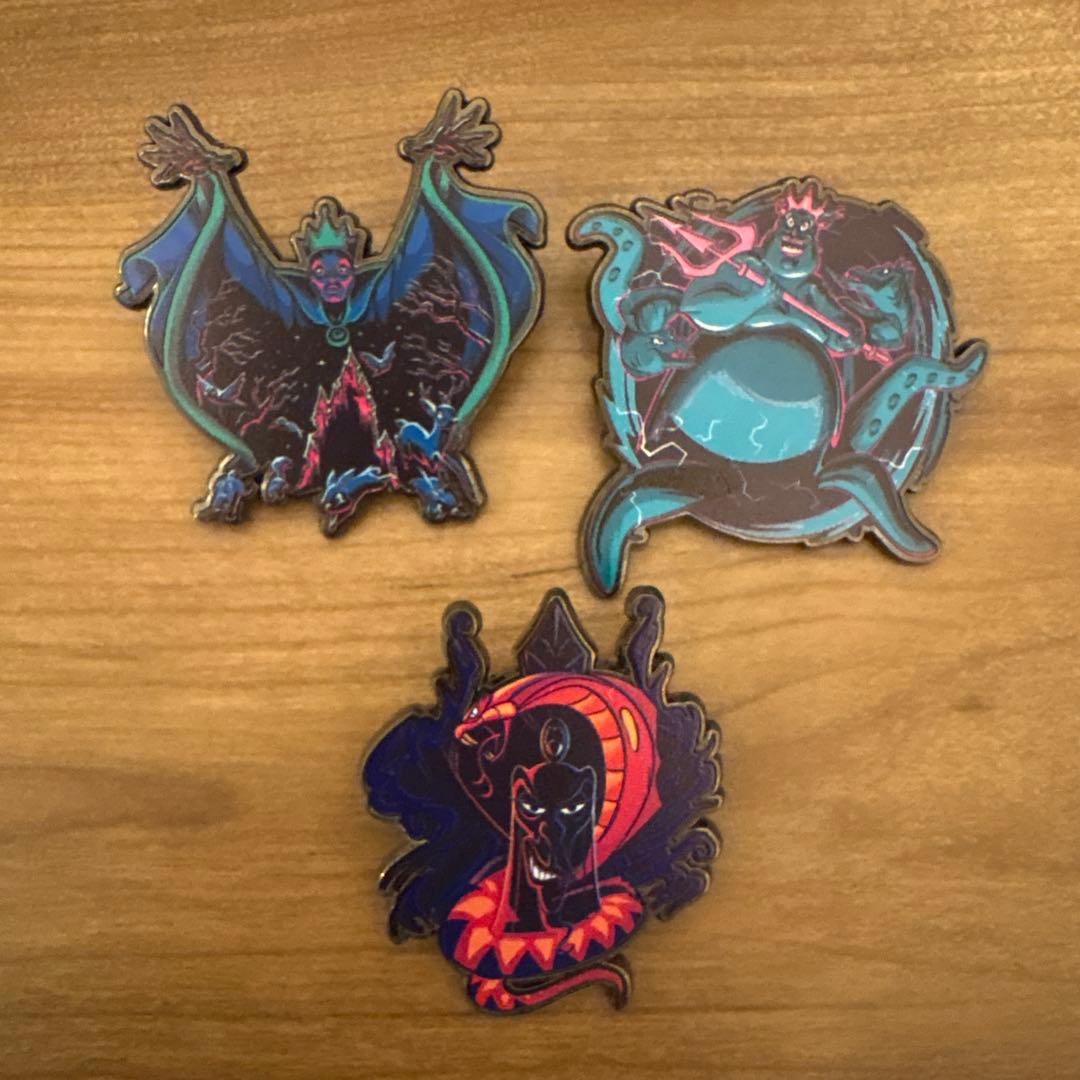 海外ディズニー】 ヴィランズ ピンバッチ 3個セット - メルカリ