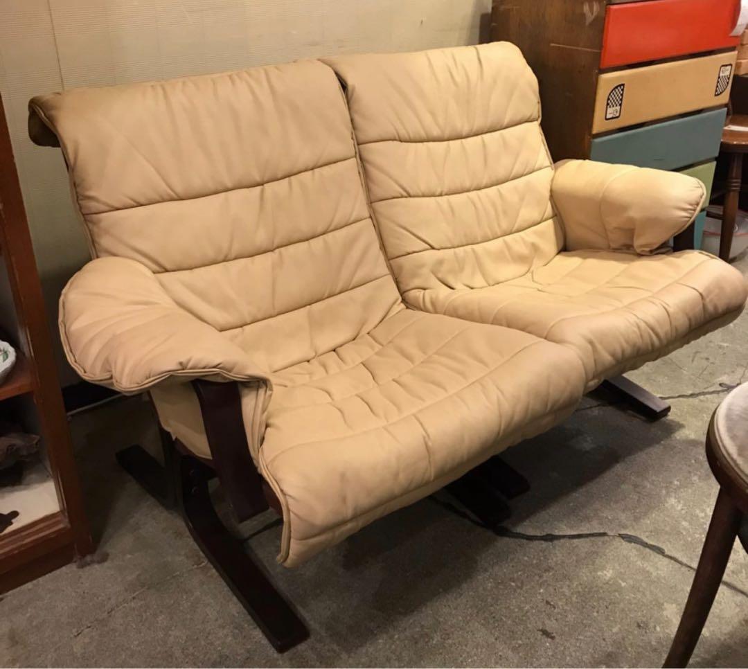 ベージュ 富士ファニチャー　2人掛けレザーソファ　富士ファニチァ