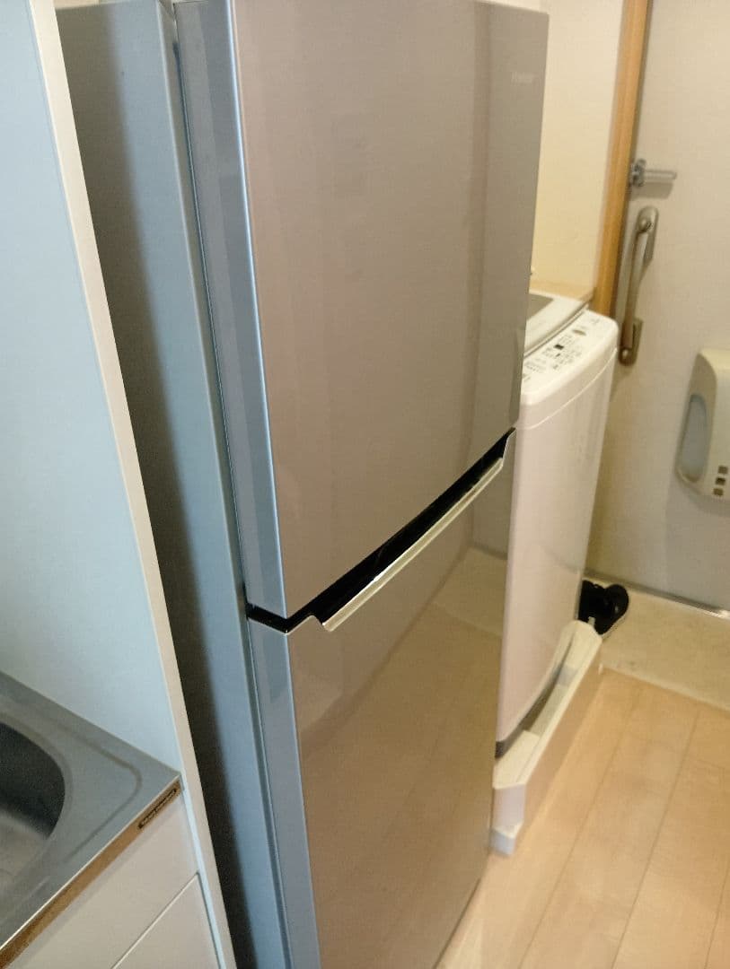 Hisense シルバー 227L 冷蔵庫 HR-B2301 2018年製