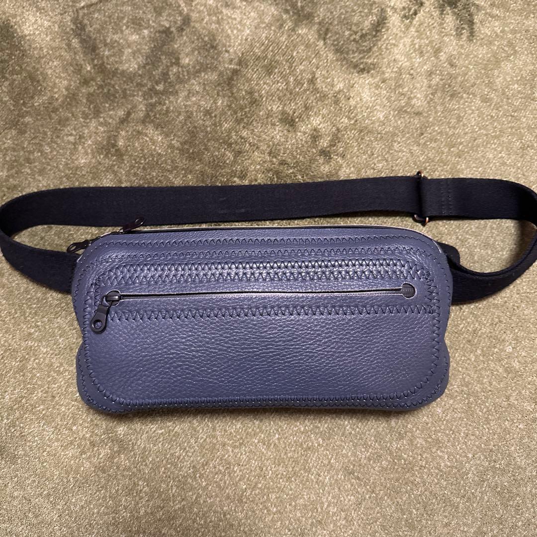 極美品【NAOTO SATOH】スクエアボディバッグ