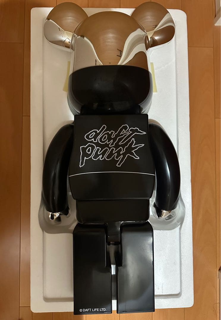 k*n様 ベアブリック ダフトパンク 1000％ シルバー - メルカリ