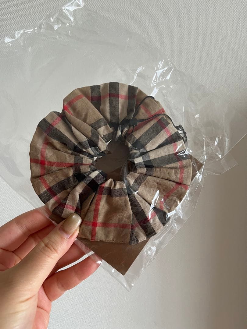 BURBERRY チェック柄 シュシュ 新品未使用　リカルド　タグ付き
