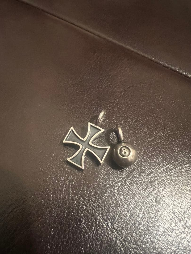 weirdo 8ボール　ペンダント