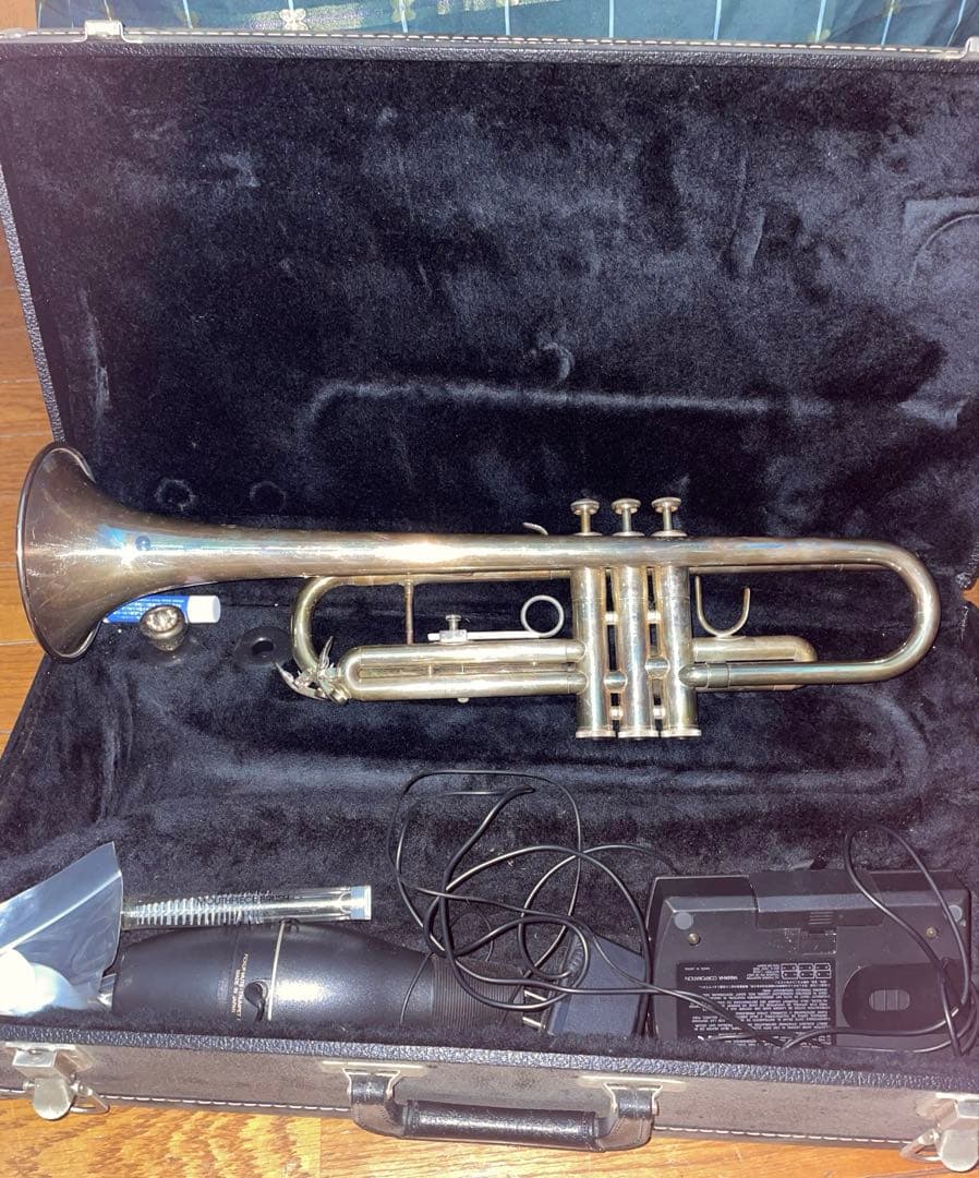 シルバー トランペット ケース付き　消音器付き