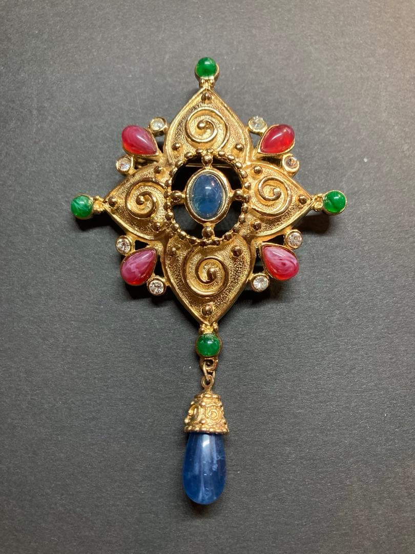 trifari ブローチ　美品