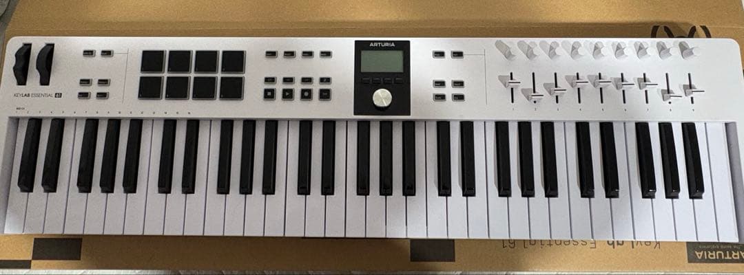 カ*ズ様 KEYLAB ESSENTIAL 61 元箱あり ARTURIA KeyLab Essential 61 MK3 (ブラック) 61鍵盤 MIDIキーボード