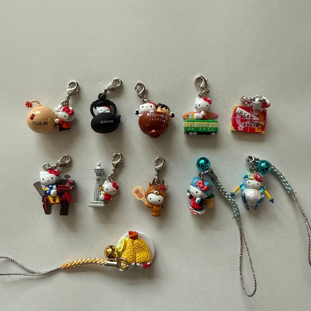 《廃盤》ハローキティ ご当地限定チャーム＆ストラップセット