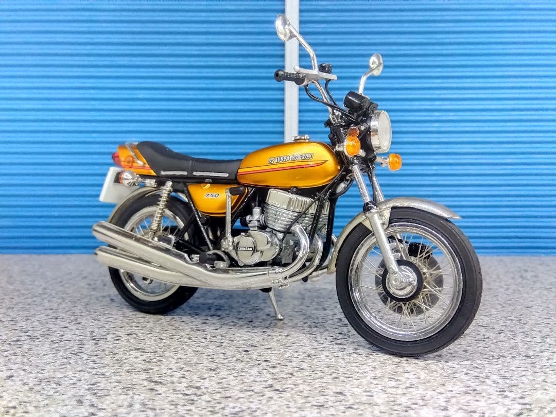Scale-Bikes 1/18ミニカー カワサキ 750 H2 Mach Ⅳ