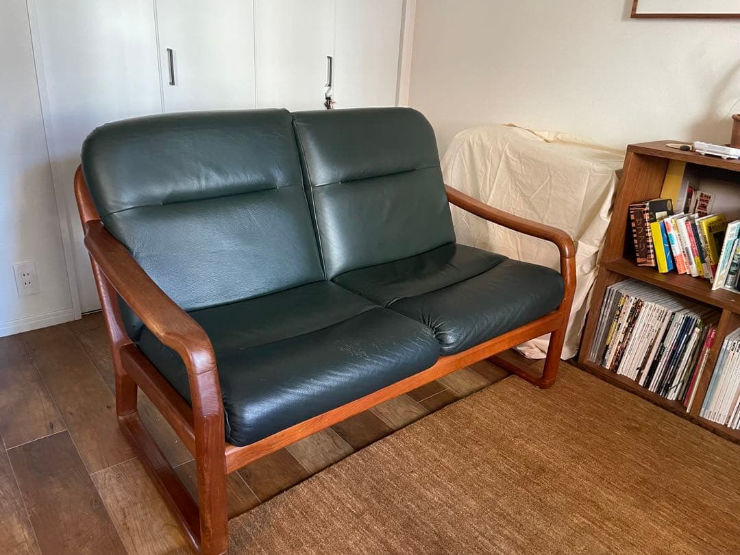 【プ】デューロン　Dyrlundダークグリーン レザー2人がけソファ ヴィンセント チェスターフィールドソファ 2人掛け グリーン PUレザー