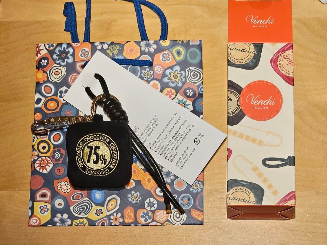 ヴェンキ　Venchi バッグチャーム チョコビア　75% 黒　2026 チョコビア バッグチャーム プレゼント｜ヴェンキ｜Venchi【公式