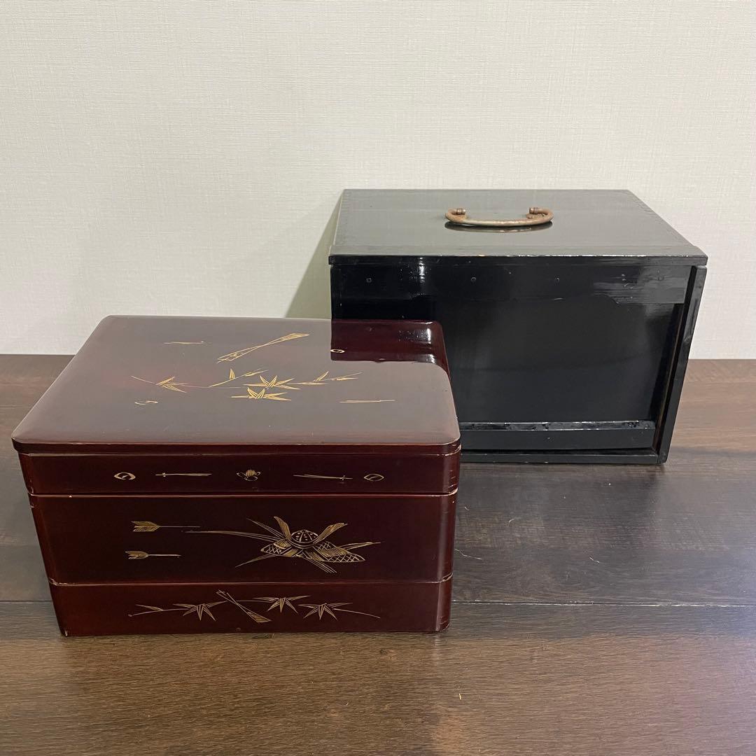 【骨董・漆器】天然木 漆塗 重箱 外箱付き 蒔絵（竹・矢）三段重提重アンティーク 骨董・漆器】天然木 漆塗 重箱 外箱付き 蒔絵（竹・矢）三段重提重