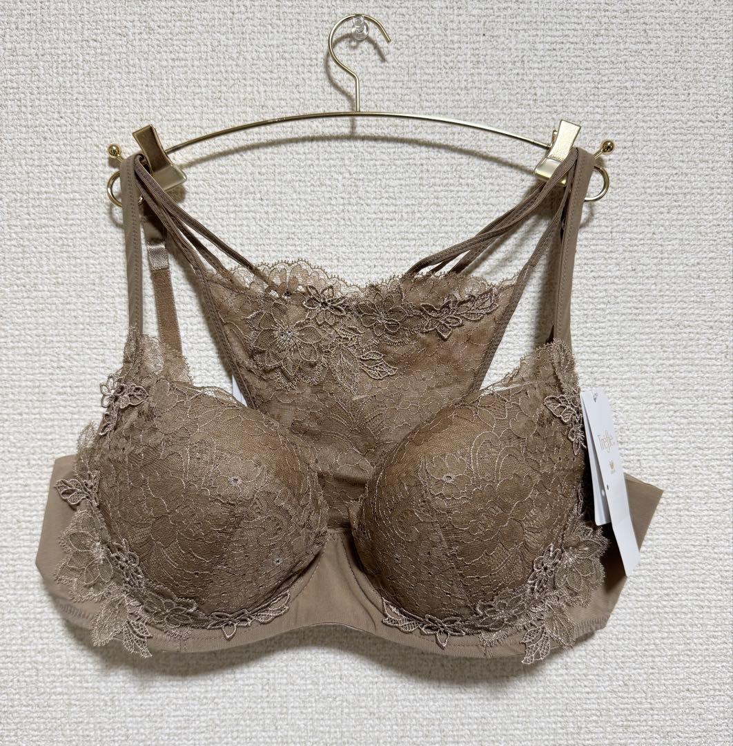 S*i様 ワコール　トレフル６５Ｇ　ブラＥ７５＆ＴバックショーツＭ　BR　新品タ ワコール トレフル65G ブラE75＆TバックショーツM BR 新品タグ