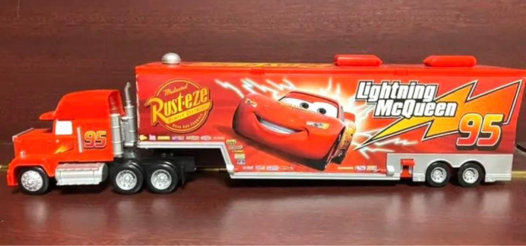 ディズニー カーズ トミカ アクショントレーラー マック キャリアカー