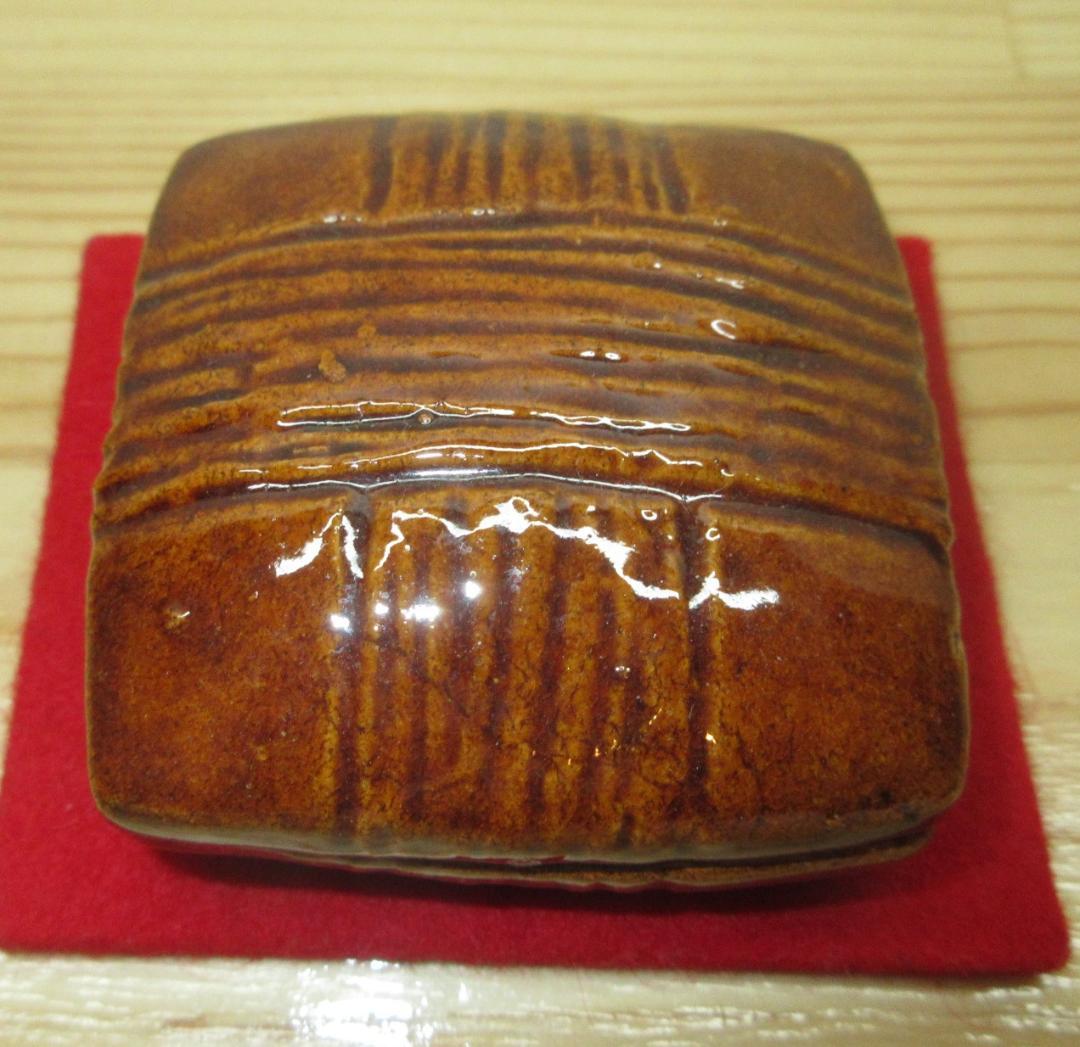 送料込【逢絢亭】茶道具 香合 大樋焼 飴釉 糸巻香合 大樋長阿弥 共箱入り