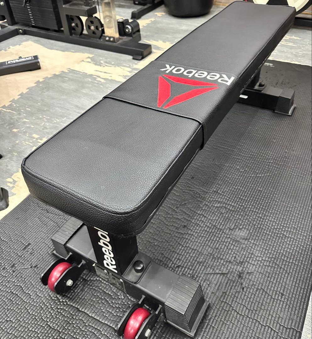Reebok トレーニングベンチ キャスター付き Amazon.co.jp: Reebok(リーボック) フラットベンチ トレーニングベンチ