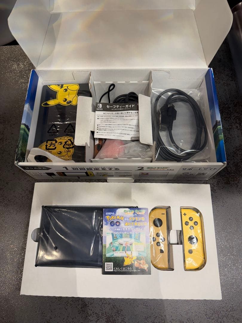Nintendo Switch ピカチュウ イーブイ　モンスターボール付