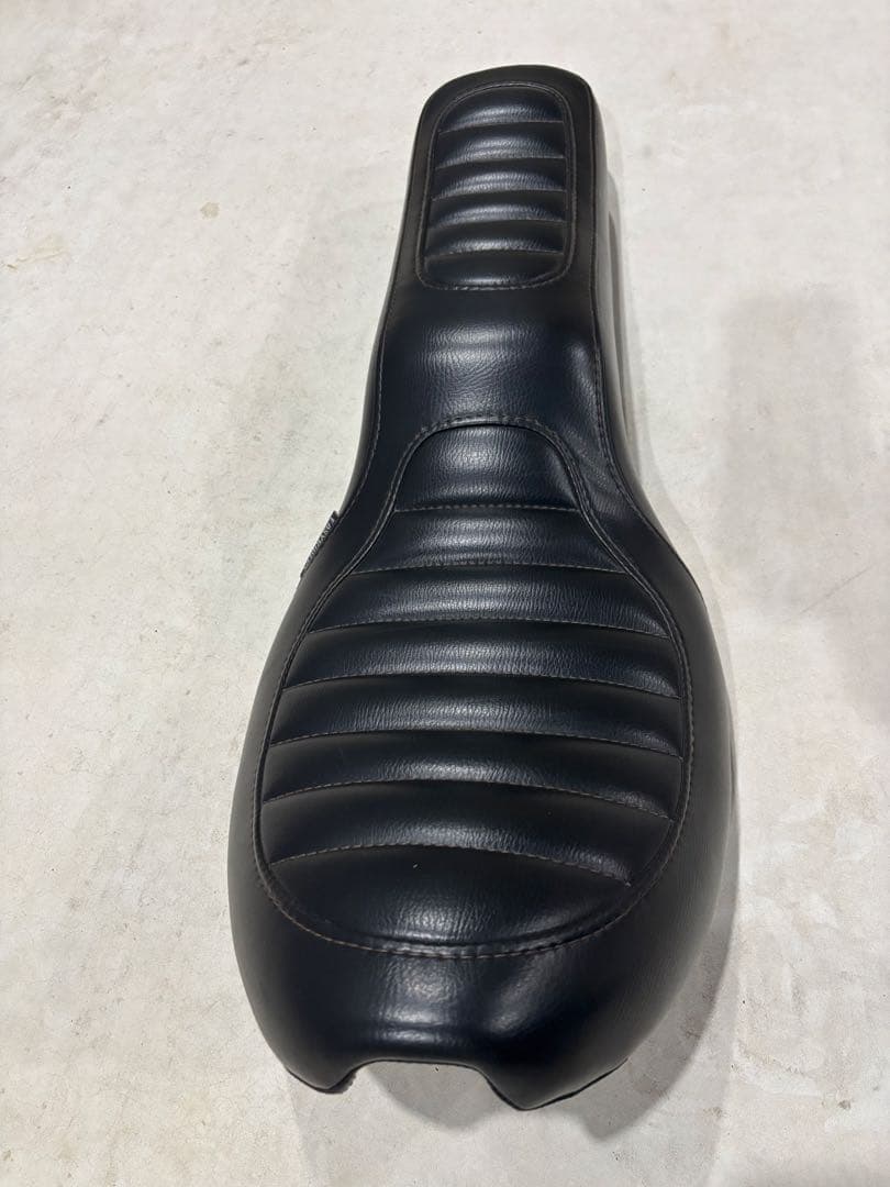 バイクシート ハーレー　ダイナ