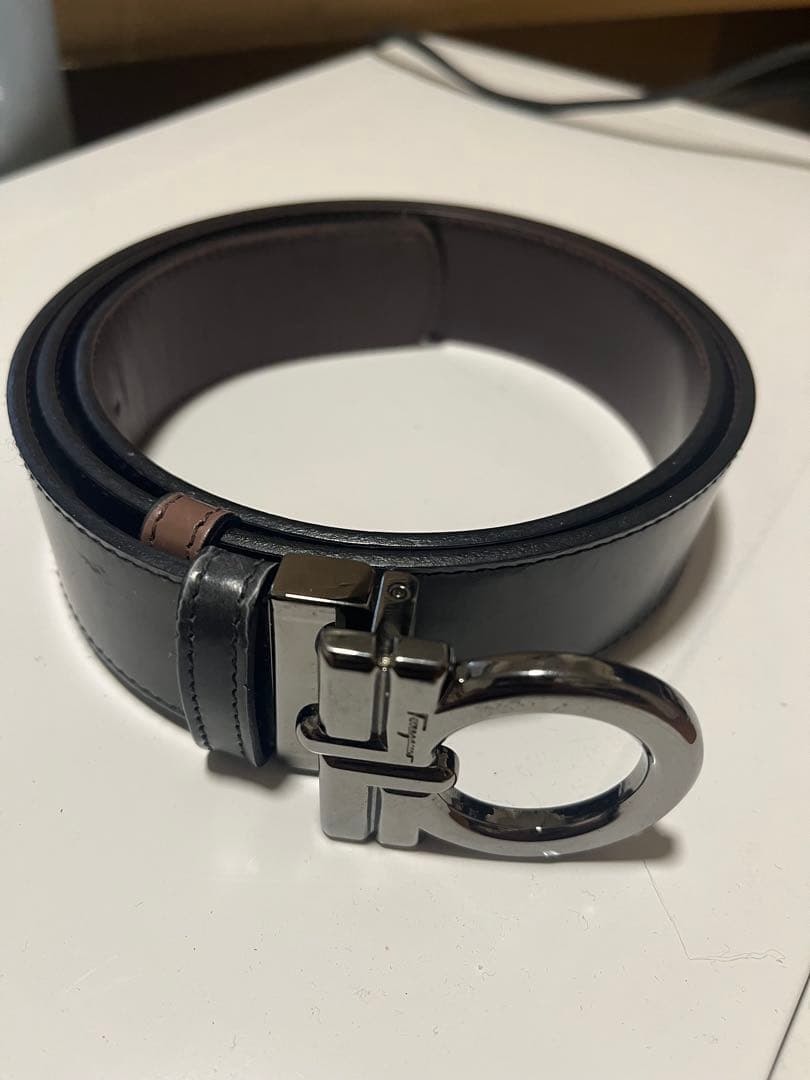 フェラガモ　ブラックレザー ベルト シルバーバックル