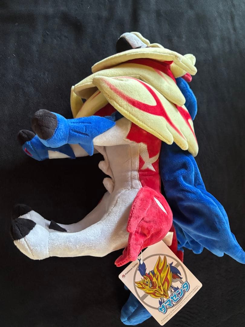 ポケモンセンター　ザマゼンタ　ぬいぐるみ Amazon.co.jp: ポケモンセンターオリジナル ぬいぐるみ ザマゼンタ 26