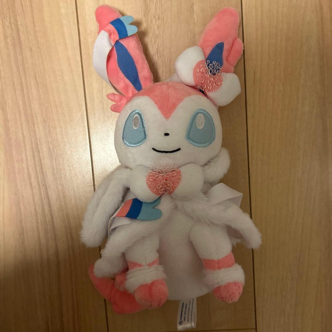 ニンフィア　クリスマス　サンタぬいぐるみ ポケモンセンター