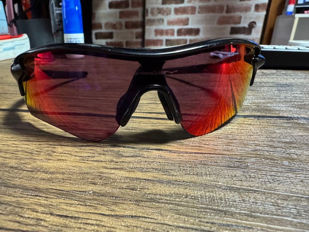 Oakley サングラス レッドグラデーション - メルカリ