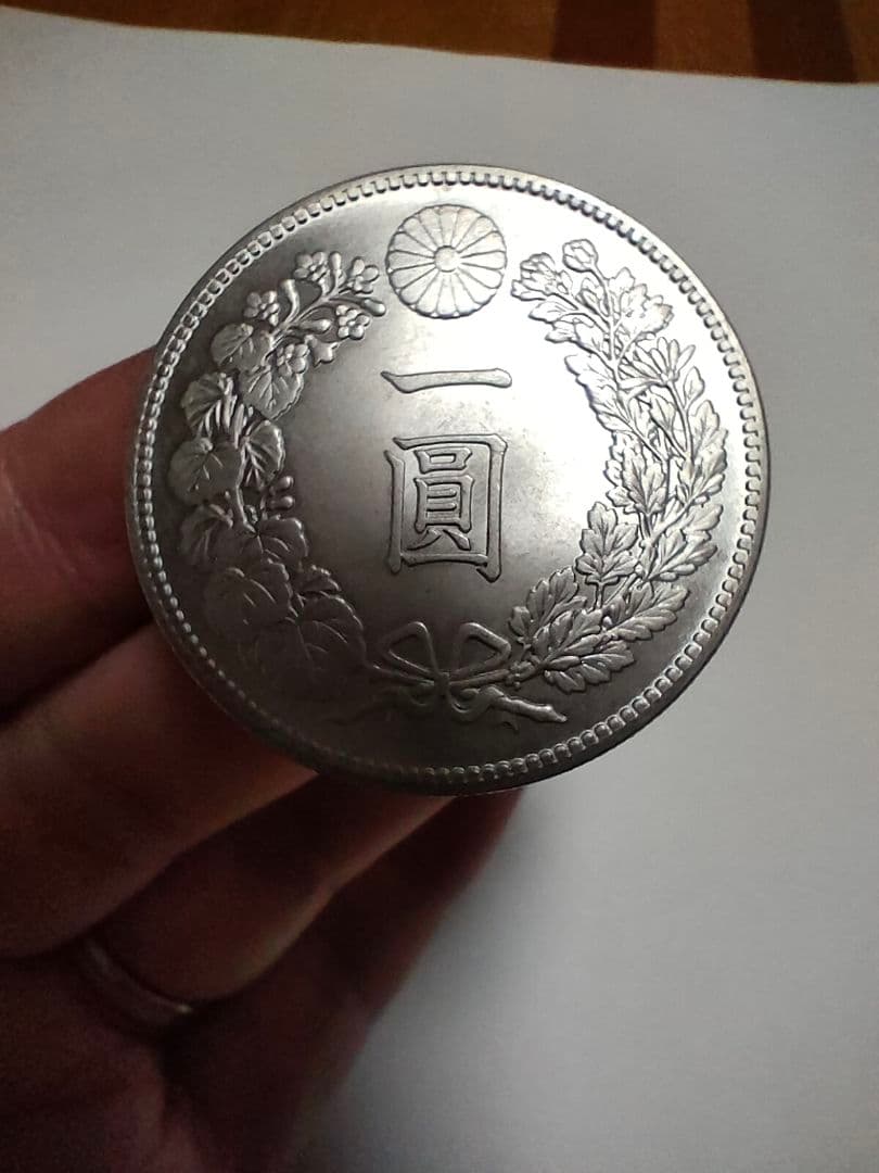 明治時代 一圓銀貨龍図　3枚　外国硬貨まとめおまけ付き