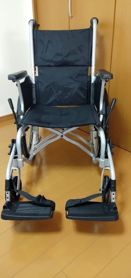 【値下げしました】スワニー・ミニ　アムザ　車椅子 黒