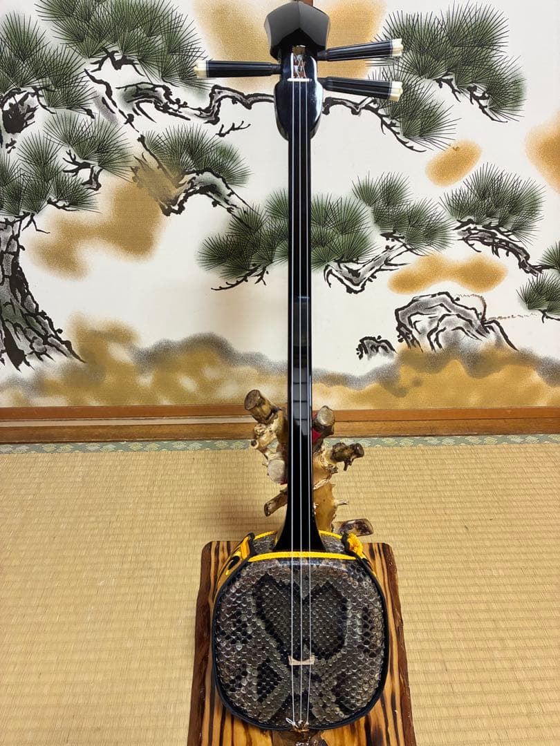 沖縄三線！貴重！知念大工型！本張り【一枚張り】 - メルカリ