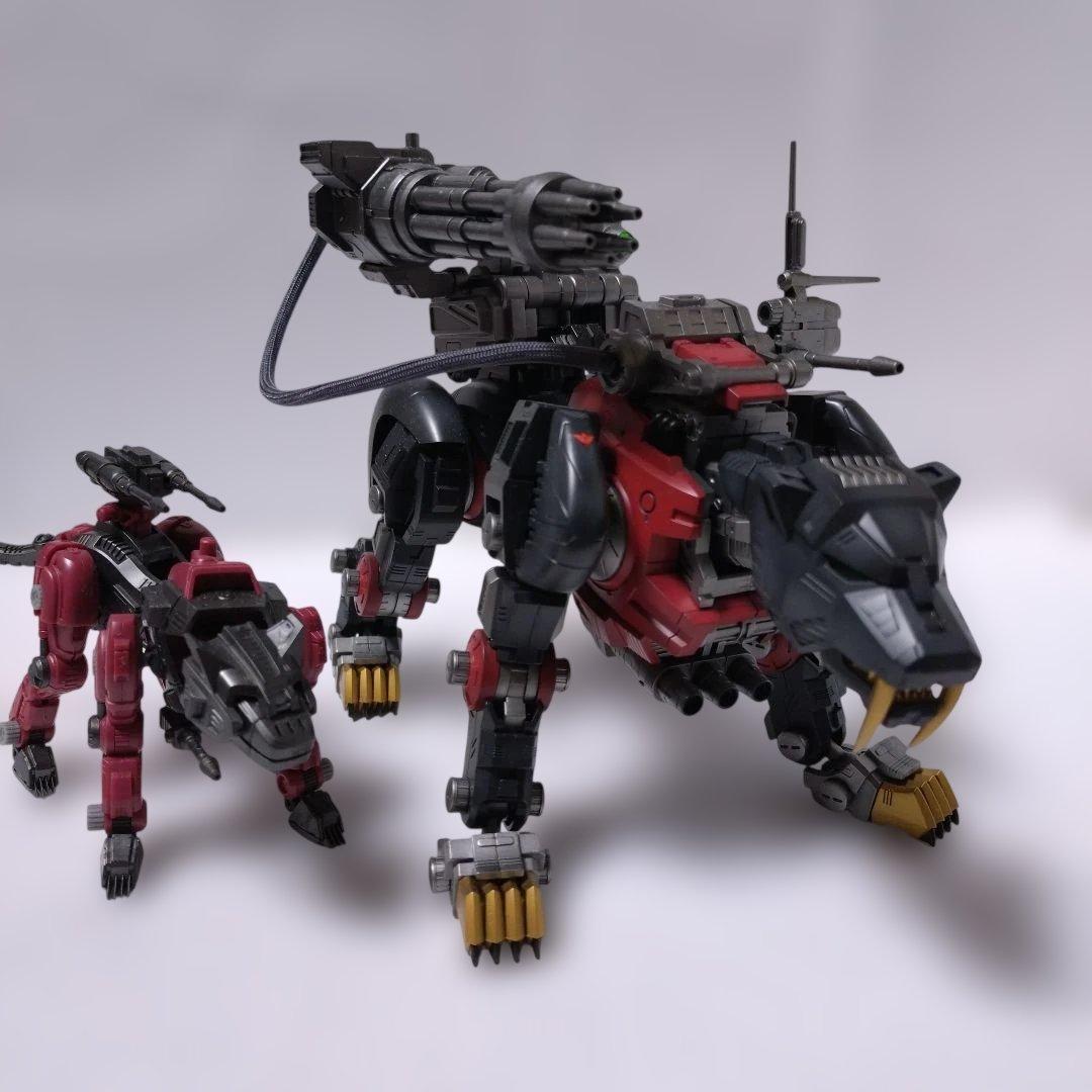 リアライズモデル RMZ セイバータイガー シュバルツ仕様＆ヘルキャット完成品 REALIZE MODEL「RMZ-006 セイバータイガー シュバルツスペシャル