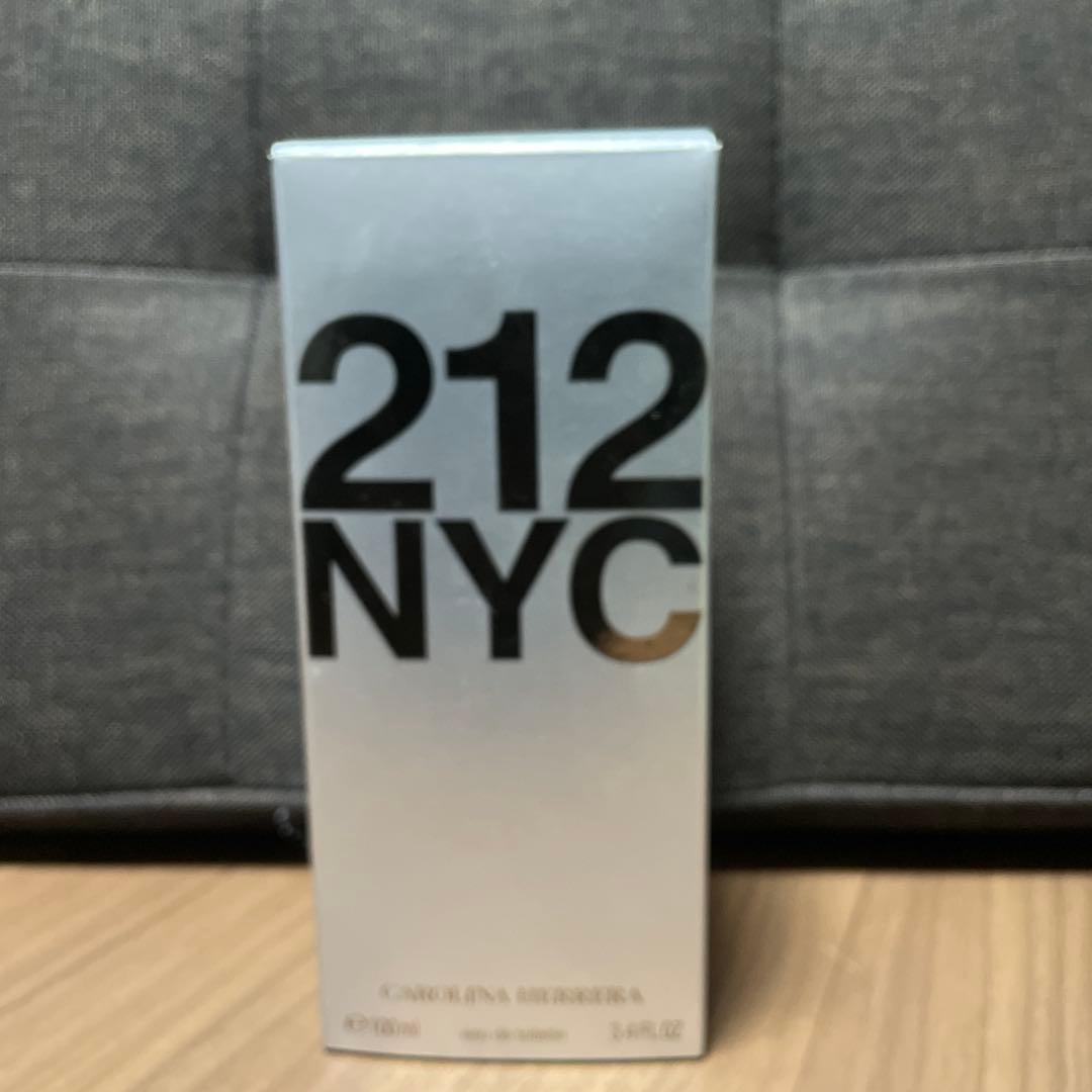 キャロライナヘレラ　２１２　オードトワレ　100mL　香水